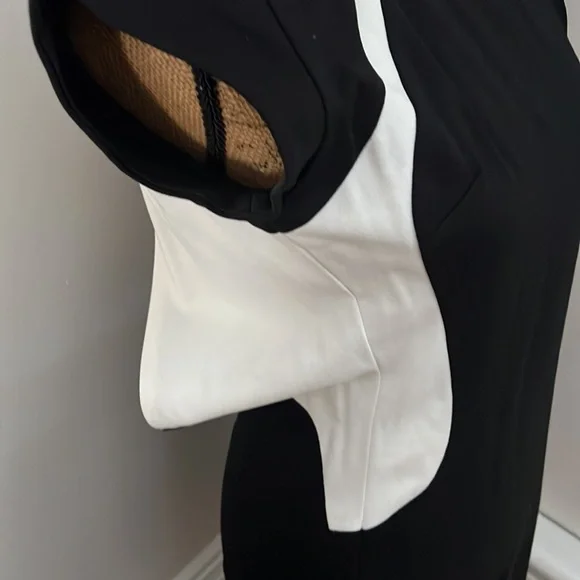 Black and white dress fits really nice - Picture 3 of 5